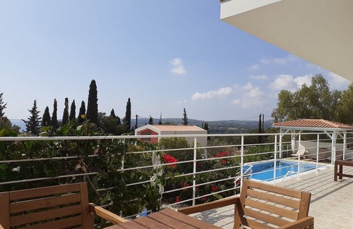 Lourdata Villa | Villa de vacaciones de 3 dormitorios y piscina en terrenos privados, suroeste de Cefalonia.