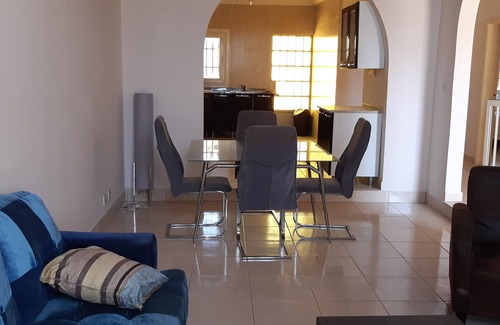 Kololi Casa | Villa de 3 dormitorios con playa al otro lado de la carretera