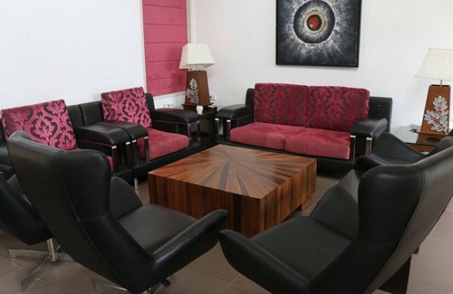 Kune N.m. Villa | Villa de 3 dormitorios con piscina, césped, sala de juegos y una discoteca.