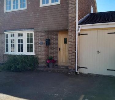 Oadby Casa | 3 bedroom village house