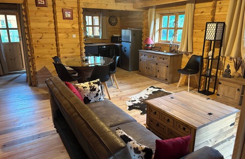 Fougax-et-Barrineuf Chalet De Esquí | 3-bedroom wooden chalet, on 1500m2 of enclosed grounds not overlooked