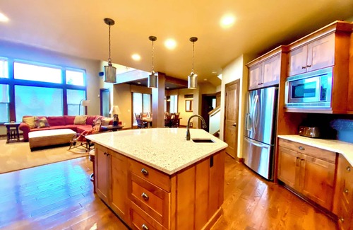 Cle Elum Casa | 3 Bedroom w/ Game Room / Gourmet Kitchen / Community Pool - MNT VIEW IS AMAZING!