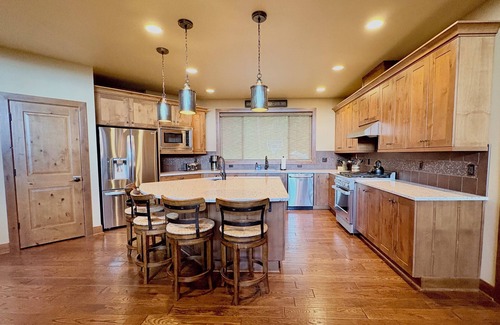 Cle Elum Casa | 3 Bedroom w/ Game Room / Gourmet Kitchen / Community Pool - MNT VIEW IS AMAZING!