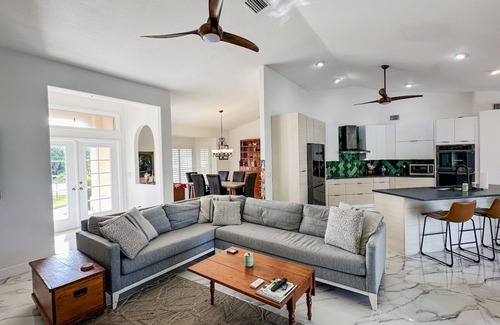 Saint James City Casa | 3-bedroom waterfront pool house in Manatee Bay. BYOB: Bring your own boat