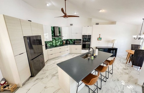 Saint James City Casa | 3-bedroom waterfront pool house in Manatee Bay. BYOB: Bring your own boat