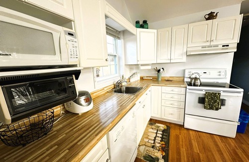 Russellville Casa | 3 Bedroom Waterfront bungalow on the banks of the Miramichi River