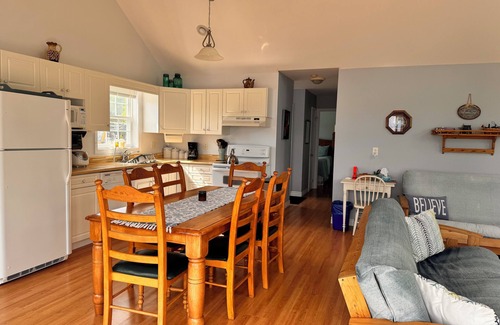 Russellville Casa | 3 Bedroom Waterfront bungalow on the banks of the Miramichi River