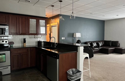 Watford City Apartamento | 3 Bedroom with Jacuzzi and daily breakfast!