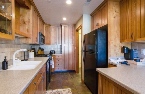 Midway Condominio | 3 Bedroom Zermatt Villages 773 Condo