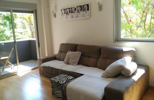 Sant Adria de Besos Apartamento | 3 BEDROOMS, 2 BATHROOMS FOR 6 PAX, SWIMMING POOL, FREE PARKING and NEAR THE BEACH!