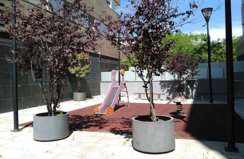Sant Adria de Besos Apartamento | 3 BEDROOMS, 2 BATHROOMS FOR 6 PAX, SWIMMING POOL, FREE PARKING and NEAR THE BEACH!