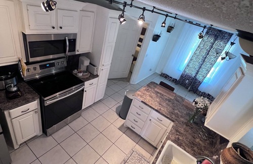Lubbock Casa | 3-bedrooms 2 bathrooms, living room , patio house in pleasant Lubbock with AC