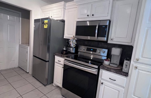 Lubbock Casa | 3-bedrooms 2 bathrooms, living room , patio house in pleasant Lubbock with AC