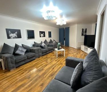 Maida Vale Apartamento | 3 Bedrooms Apartment with security 24 hours