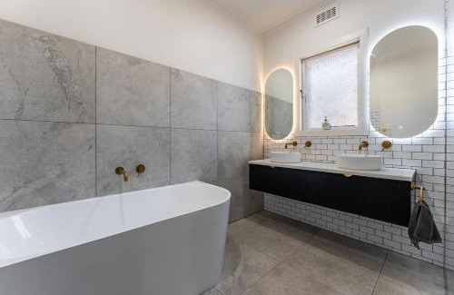 Lake Wendouree Casa | 3 Bedrooms By The Lake, Top Location