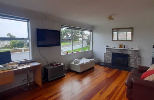 Pakuranga Casa | 3 Bedrooms house + Professional Gym access - close to Shopping Centre and Bus