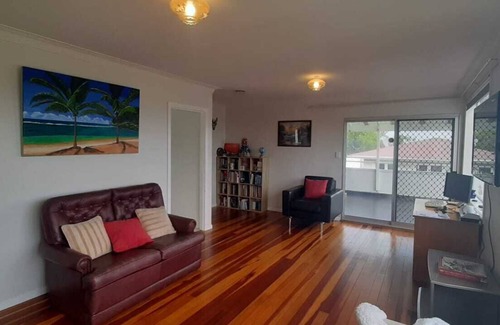 Pakuranga Casa | 3 Bedrooms house + Professional Gym access - close to Shopping Centre and Bus