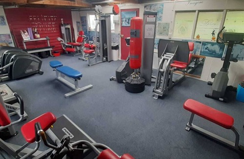 Pakuranga Casa | 3 Bedrooms house + Professional Gym access - close to Shopping Centre and Bus