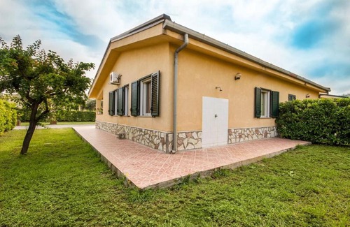 Piana Calzata Casa | House with 3 bedrooms in Campofelice di Roccella with shared pool enclosed garden and WiFi 150 m from the beach