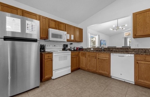 Lake Berkley Casa | 3 Bedrooms S / Lake Berkley Home by RedAwning