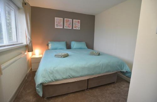 St Helens Apartamento | 3 Bedrooms, Spacious, off road parking, Minimum 2 Nights
