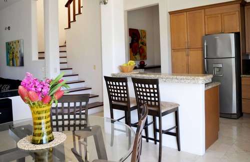 Playa Chahué Condominio | Casa Elisa: Penthouse de lujo de 3 dormitorios frente al mar con gran terraza en la azotea y vistas de 360 °