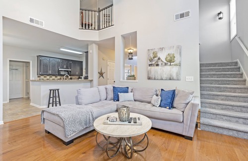 Woodstock Casa | 3 Beds 2 &1/2 Bath Family Home! Close to Lake Point, Braves, East Cobb Baseball