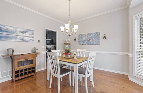 Woodstock Casa | 3 Beds 2 &1/2 Bath Family Home! Close to Lake Point, Braves, East Cobb Baseball