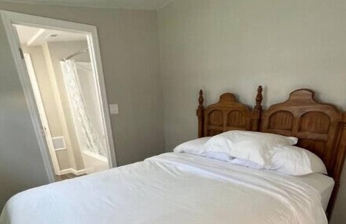 Manhattan Casa | 3 beds 2 bath at the end of the street