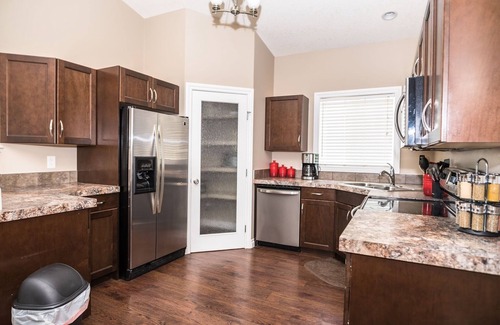 Grande Prairie Casa | 3 Beds 2 Baths by Costco, GP Airport, Restaurants