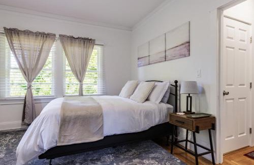 Poets Corner Apartamento | 3 Berkeley - 1 Bedroom Apartment, with Laundry