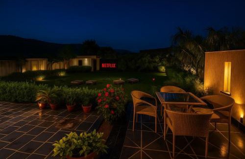 Jamdoli Villa | 3 BHK Luxury Farm with swimming pool ,Jacuzzi ,open air screen & lawn for Big Groups