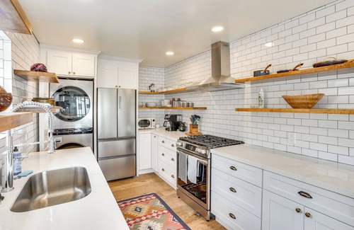 San Clemente Cabaña | 3 Blocks to Beach: San Clemente Escape w/ Patio!