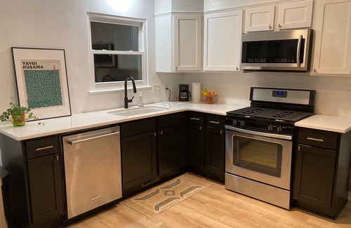 Cary Casa | 3 Blocks to Downtown Cary Park, Library, Breweries! Bright Modern Clean Home!