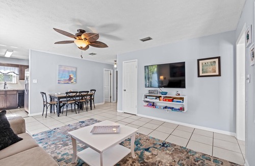 Coquina Gables Cabaña | 3 Blocks to the Beach, Cozy 2 bedrooms, 1 full bath home.