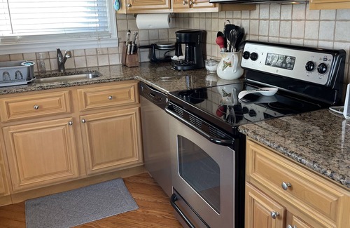 Sea Isle City Condominio | 3 BR, 1BA Bayfront condo located center of town and walkable to the beach!