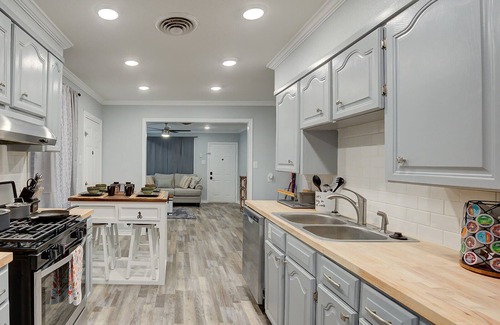 Springlake Casa | 3 BR/3BA- 2 King size BR and 1 double bed, suite style BR. Double BR = 2 beds.