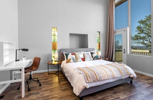 Little Rock Casa | 3 br Breathtaking River View Retreat, pet friendly
