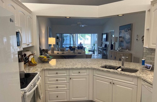 Pelican Bay Condominio | 3 BR coach house at The Barrington Club in Pelican Bay. Private beach access.