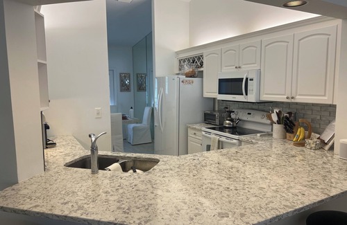 Pelican Bay Condominio | 3 BR coach house at The Barrington Club in Pelican Bay. Private beach access.