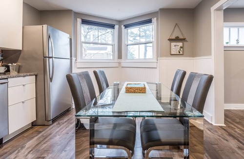 Bedford Apartamento | 3 BR Cozy Chic Oasis