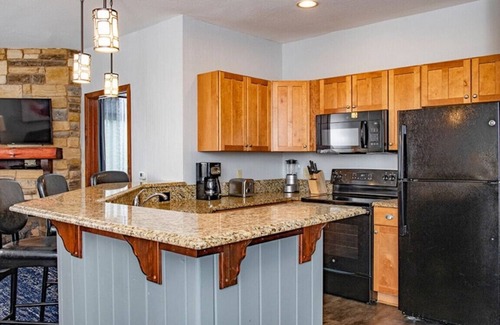 Lake Delton Complejo | 3 BR Dlx -10 FREE Wilderness Water Park Passes per night Included! 25% Deposit!