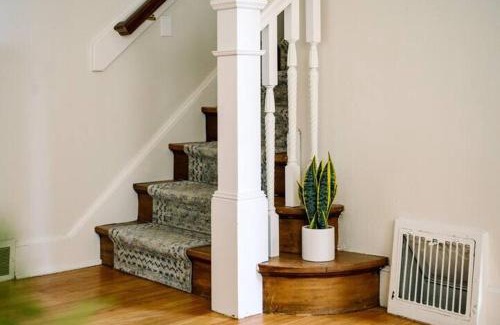 Des Moines Casa | 3 Br For 9 Guests -large Beautiful 3 Story Duplex