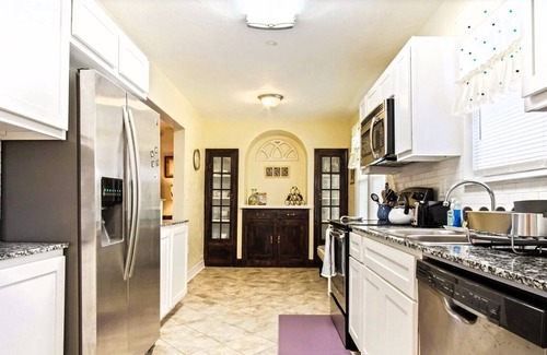 Central Oklahoma City Casa | 3 BR Historic Gem | 2 Baths | Modern Comforts | Near Downtown Bliss!