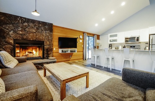 Black Butte Ranch Casa | Casa de 3 dormitorios, 1 cuadra de Glaze Meadow Rec Complex, bañera de hidromasaje, admite perros