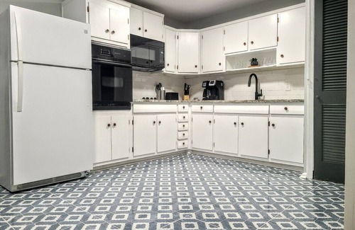 Norfolk - Virginia Beach Casa | 3-BR Home 3 mins. to Airport & 11 mins. to Beach
