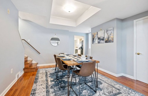 Shadyside Apartamento | 3 BR home|Steps from Walnut Street w/Free parking!