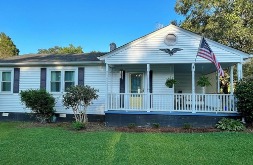 Easley Casa | 3 BR house convenient Clemson Greenville Silos. Fenced yard-Deck. Dog friendly