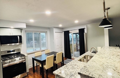 West Mifflin Casa | Cozy 3- BR house with pool and game room near Kennywood