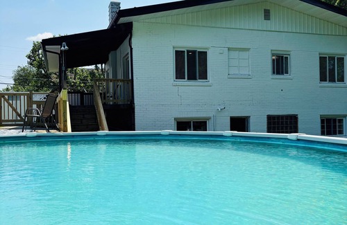 West Mifflin Casa | Cozy 3- BR house with pool and game room near Kennywood